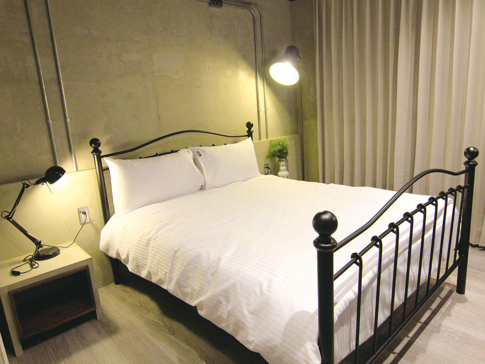 Loft Hostel Fengjia Taichung Esterno foto