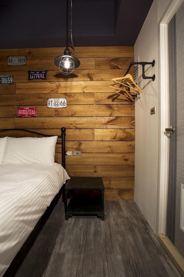 Loft Hostel Fengjia Taichung Esterno foto