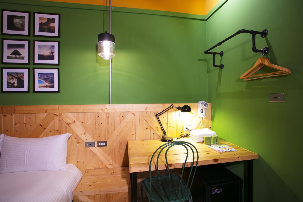 Loft Hostel Fengjia Taichung Esterno foto