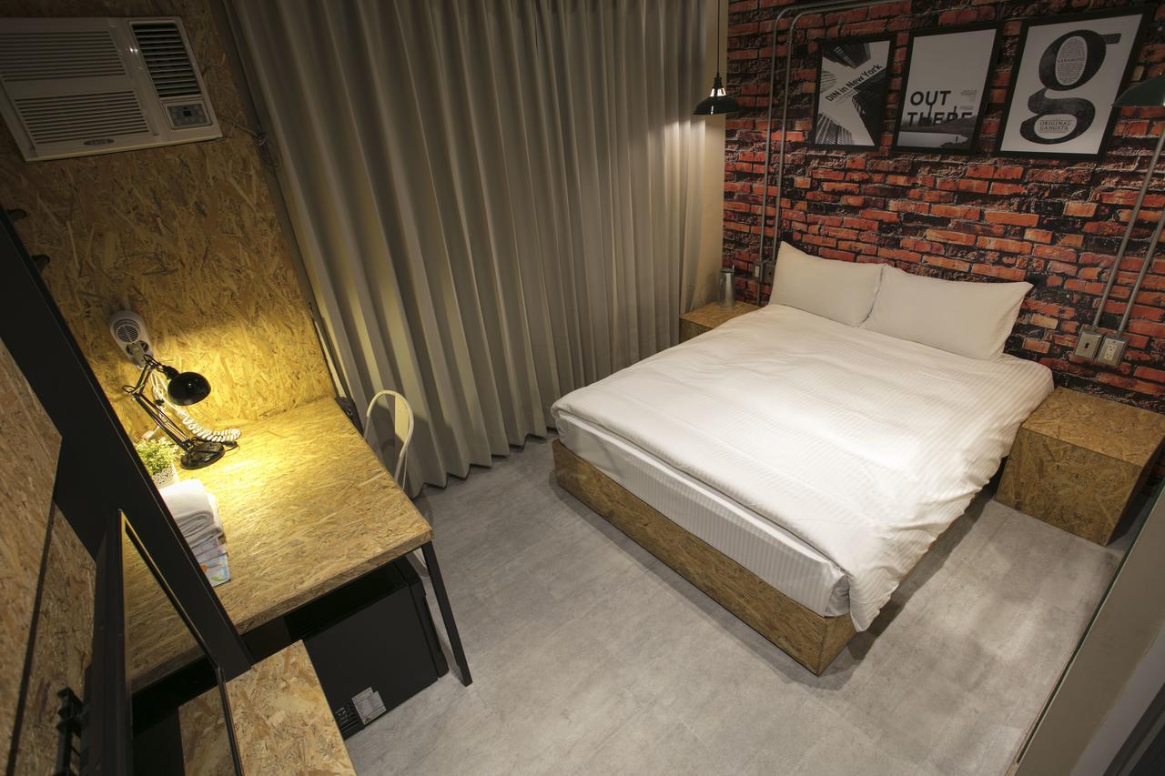 Loft Hostel Fengjia Taichung Esterno foto
