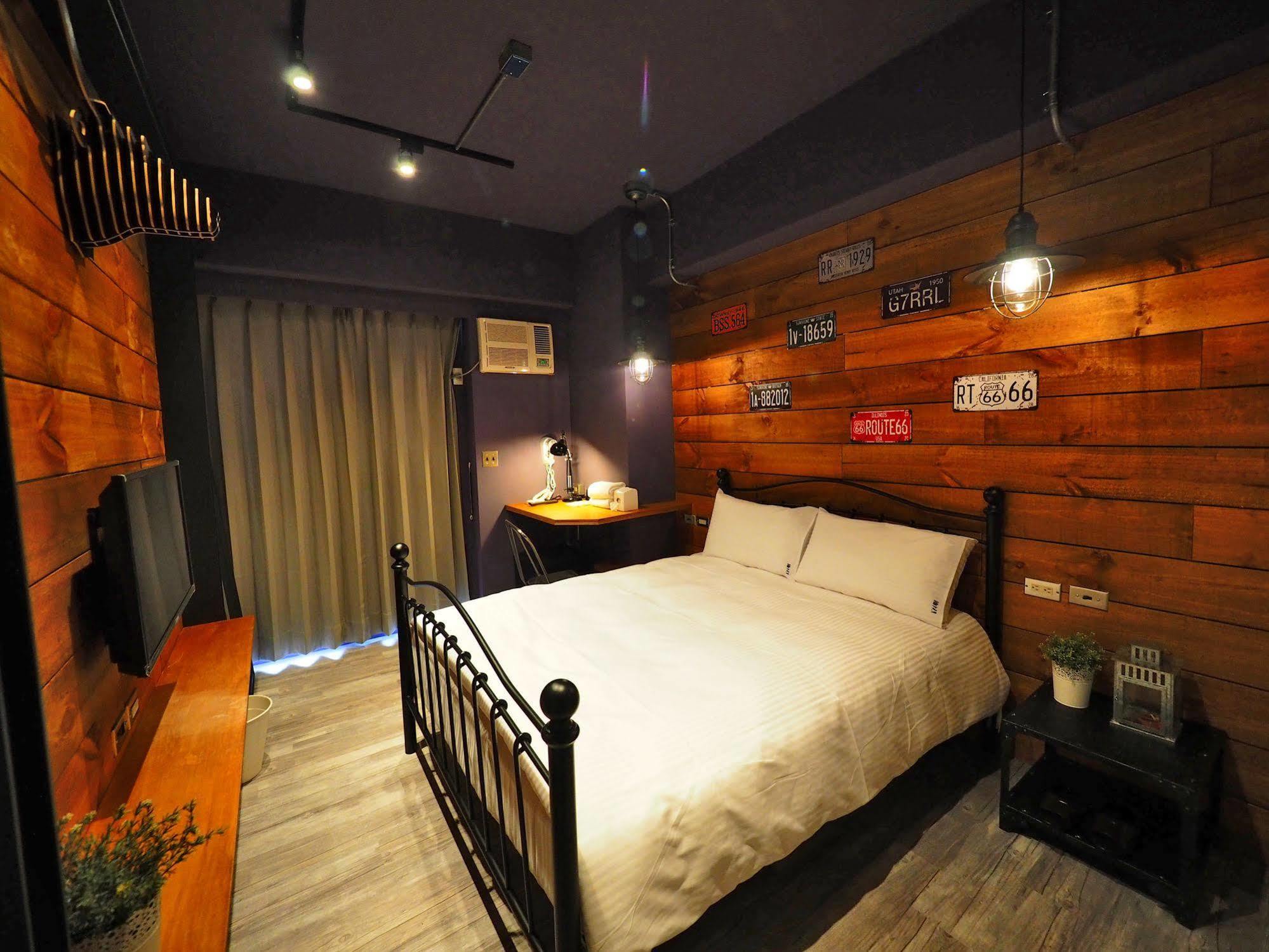 Loft Hostel Fengjia Taichung Esterno foto