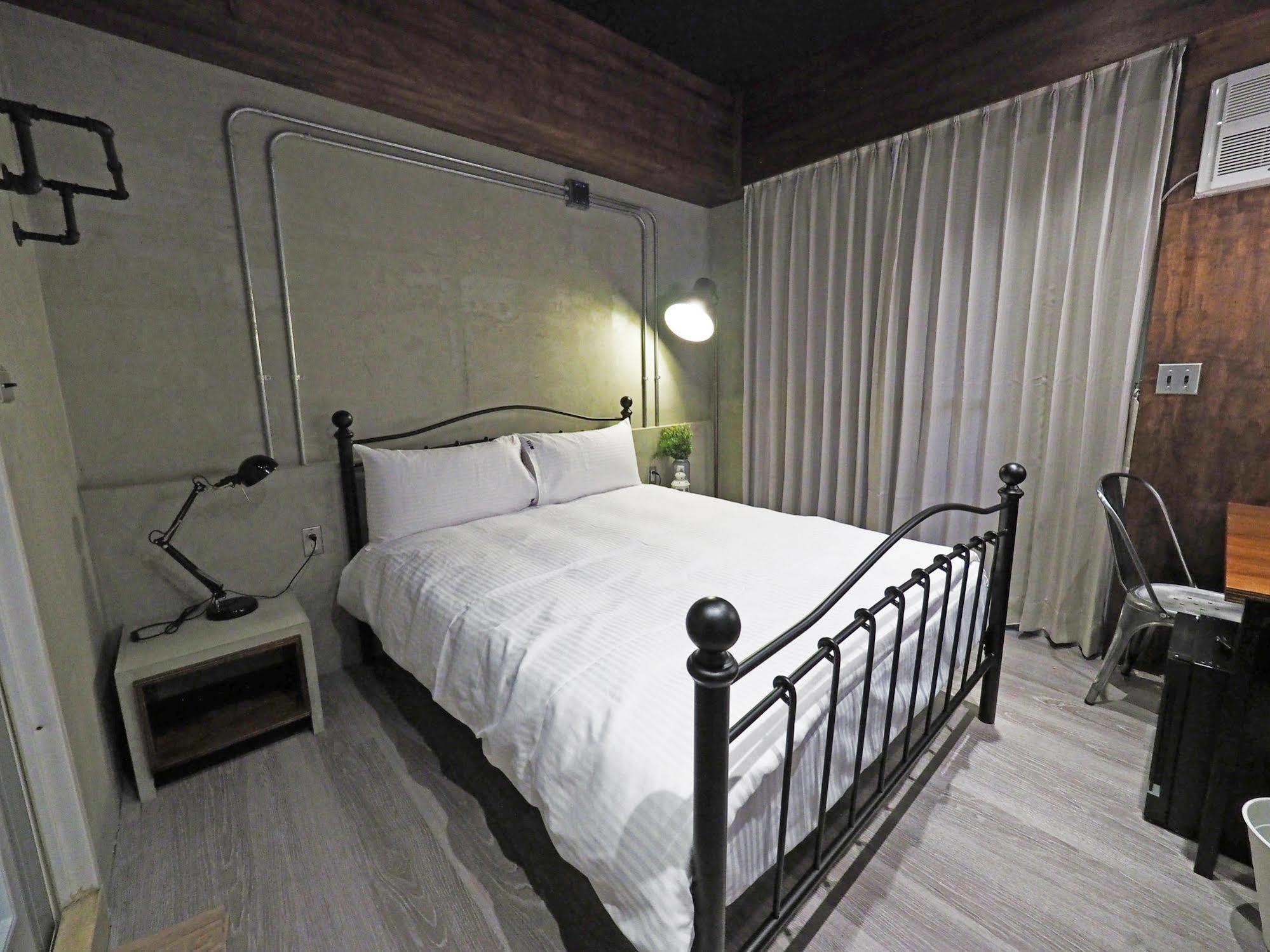 Loft Hostel Fengjia Taichung Esterno foto