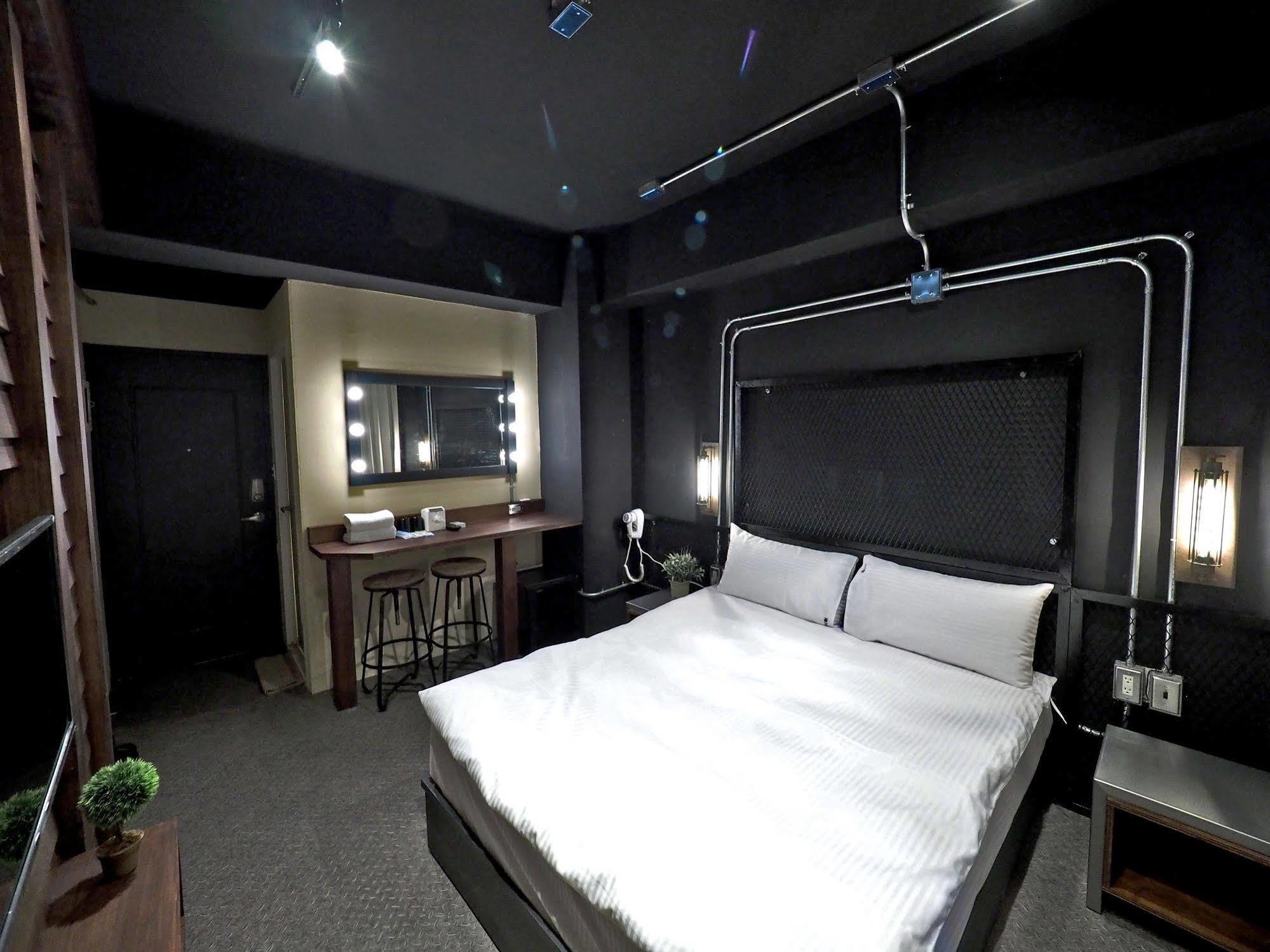 Loft Hostel Fengjia Taichung Esterno foto