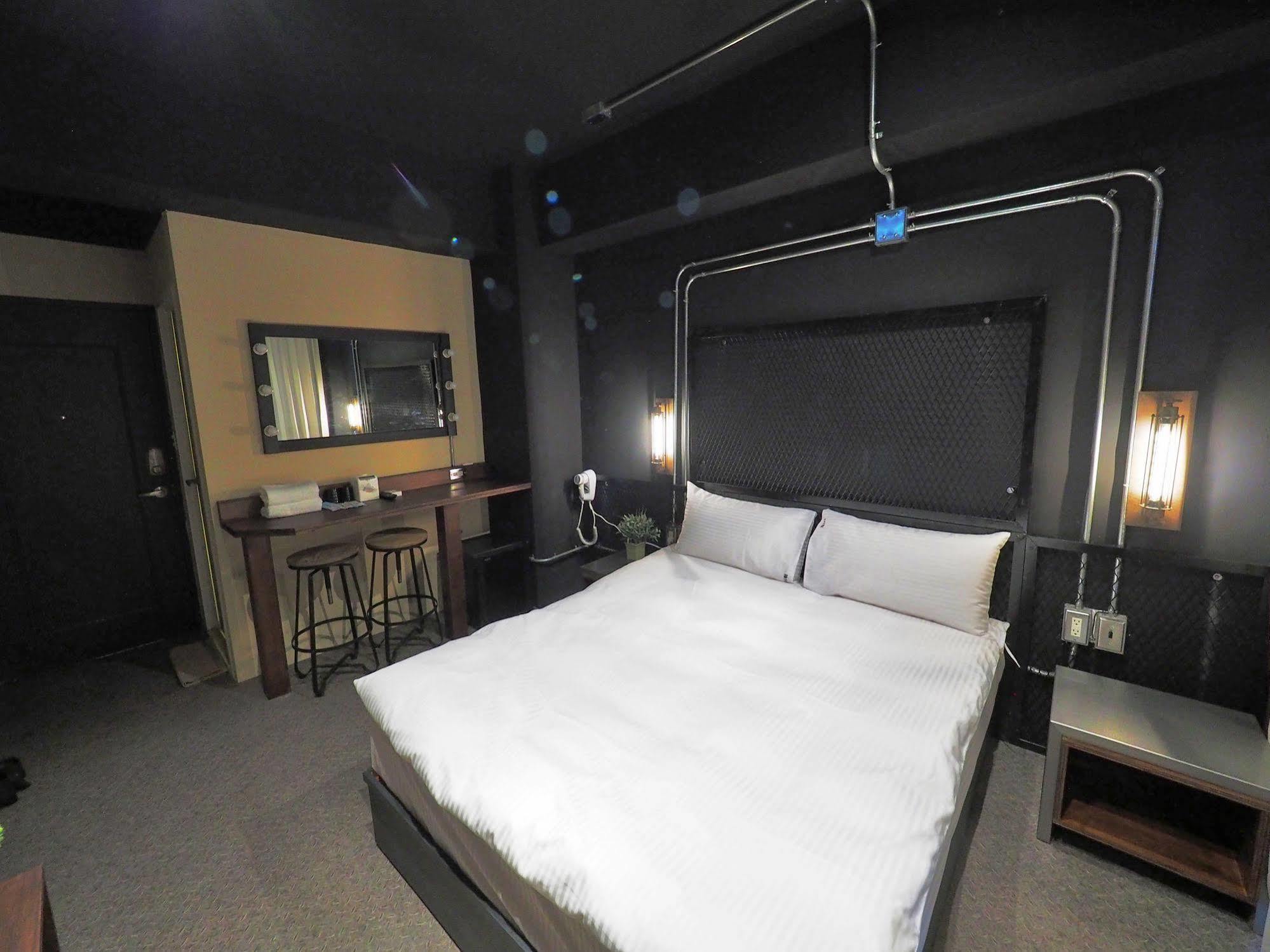 Loft Hostel Fengjia Taichung Esterno foto