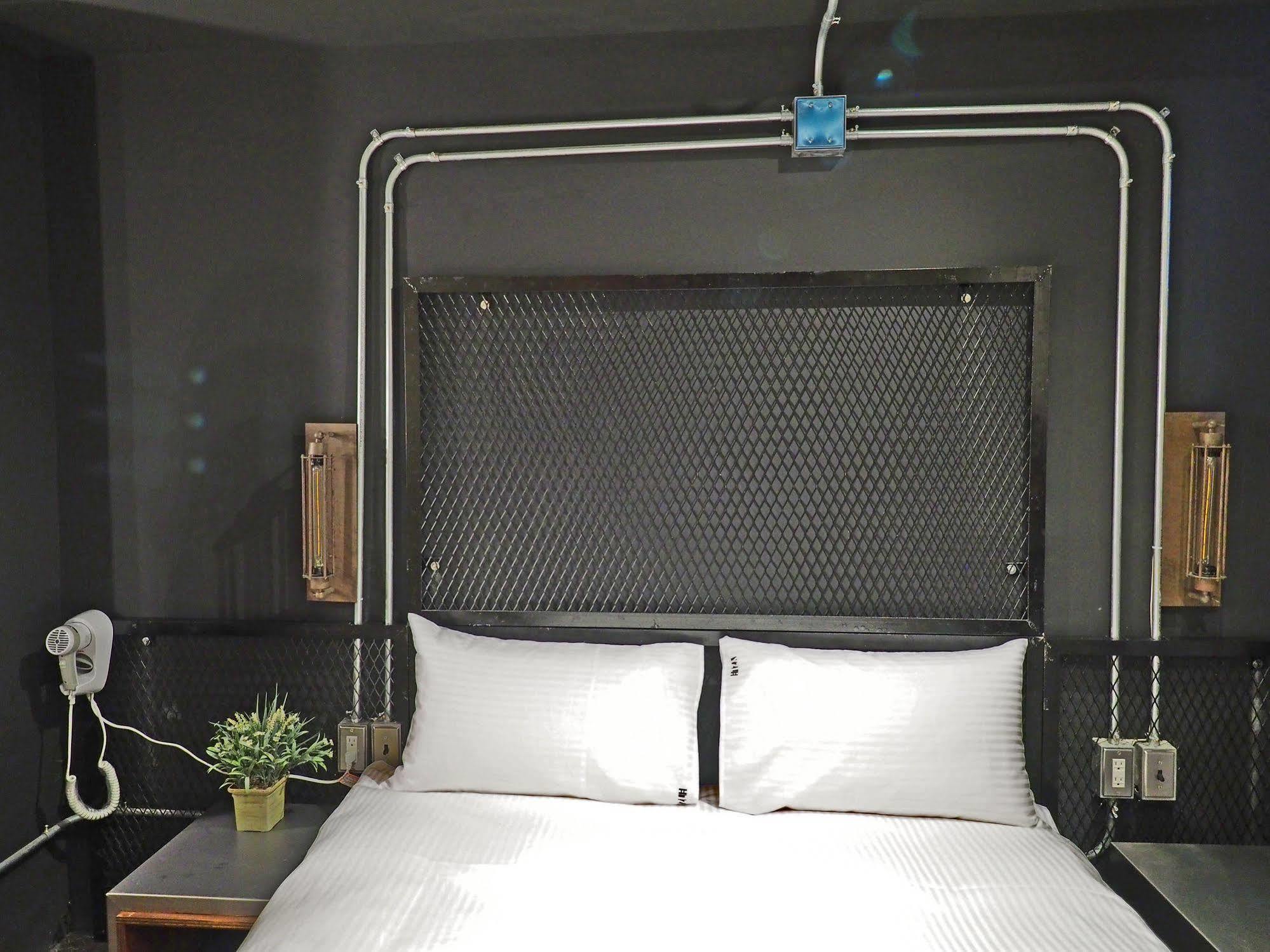 Loft Hostel Fengjia Taichung Esterno foto