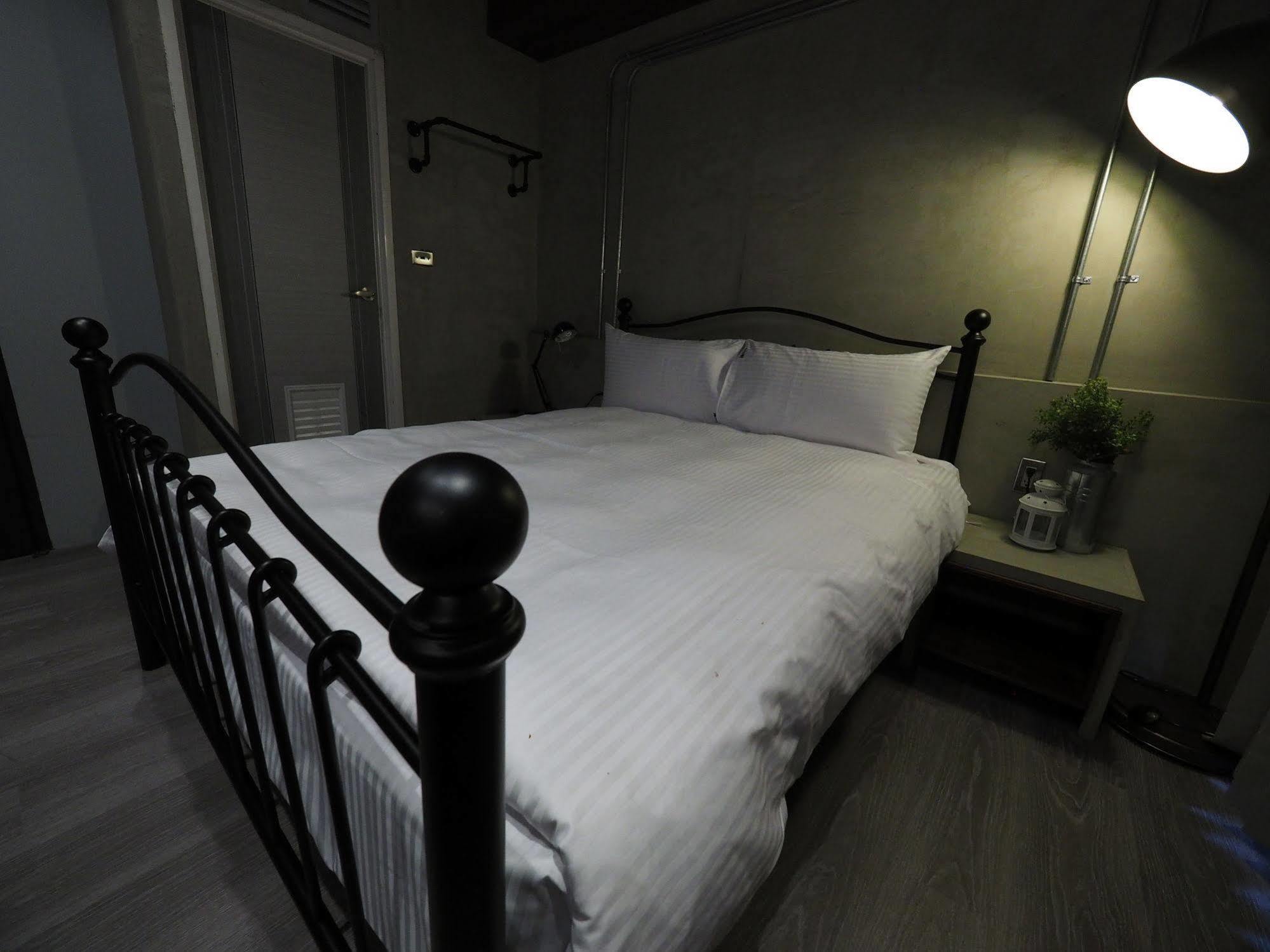 Loft Hostel Fengjia Taichung Esterno foto