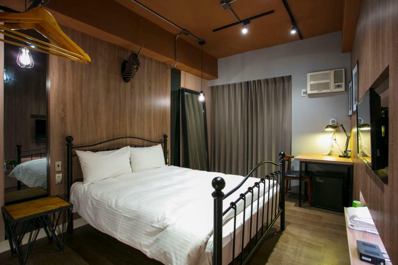 Loft Hostel Fengjia Taichung Esterno foto
